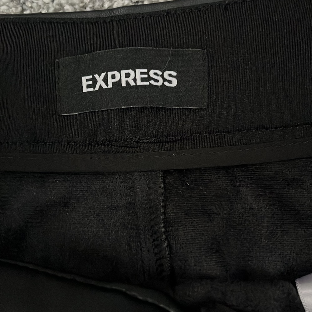 Express pants - Picture 3 of 15